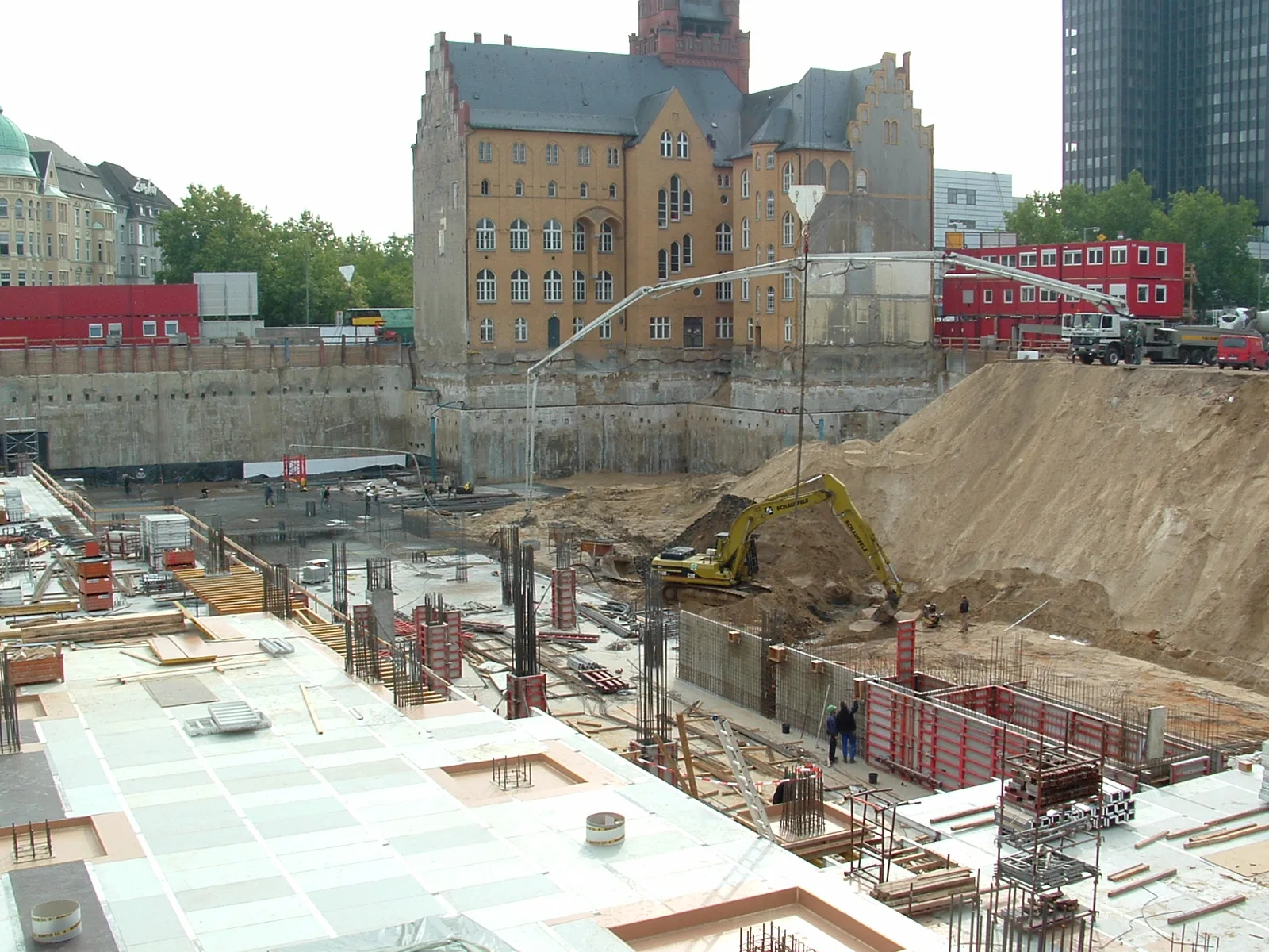 Baugrube beim Projekt Das Schloss in Berlin
