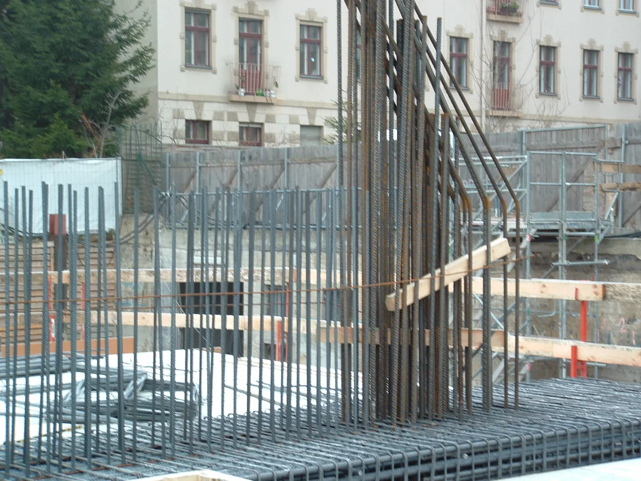 Bewehrung während der Rohbauarbeiten am Projekt Das Schloss in Berlin